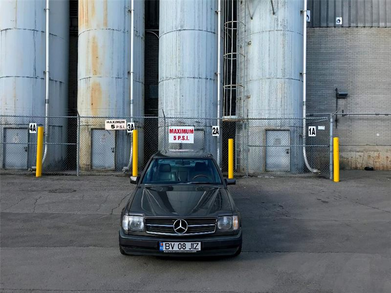 Illustration for article titled Manual W124's make me tingly in places.